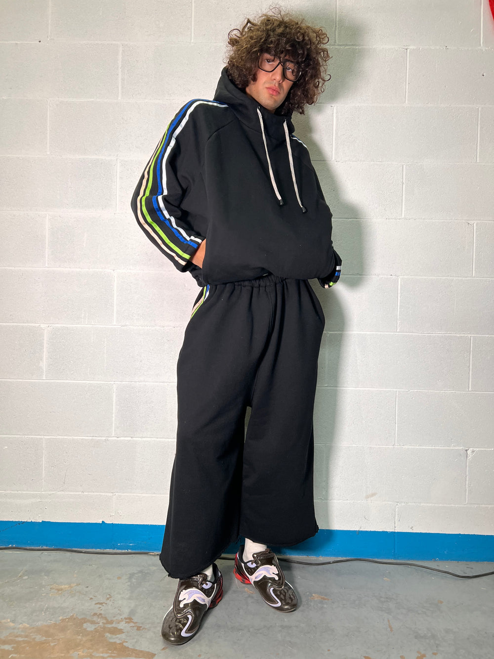 HOODIE NERA CON NASTRI COLORATI